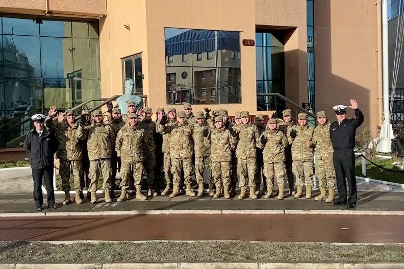 Delegaciu00f3n de Eju00e9rcito en el frontis de la Gobernaciu00f3n Maru00edtima de Punta Arenas 002