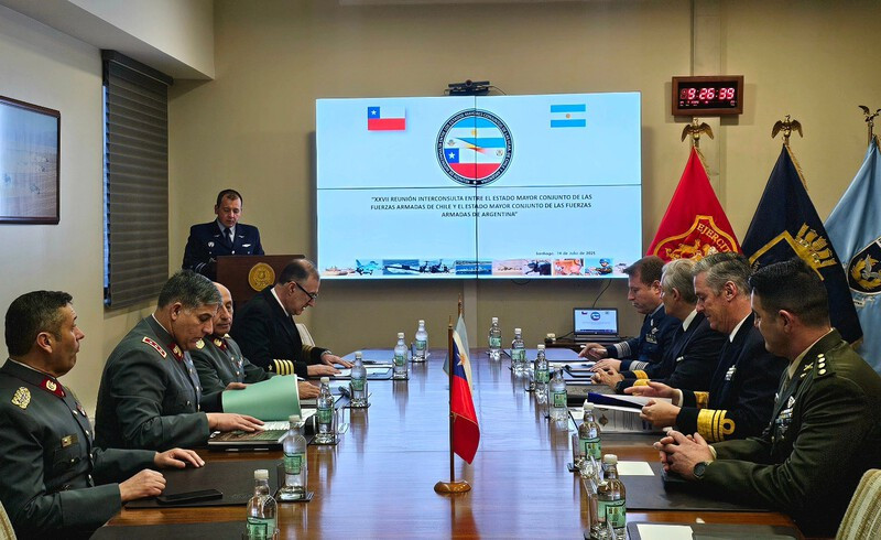 XXVII Reunión de Interconsulta entre los Estados Mayores Conjuntos de Chile y Argentina Firma Emco Chile