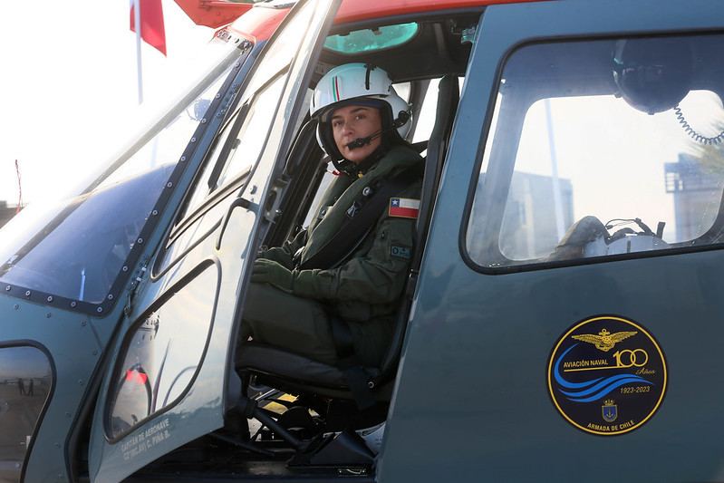 Teniente 2u00b0 Catalina Galleguillos de la Armada de Chile Firma Ministerio de Defensa Nacional de Chile