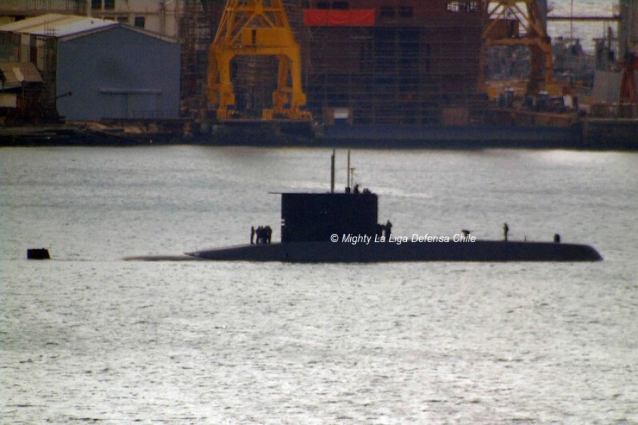 Zarpe del submarino SS 20 Thomson de la Armada de Chile desde la base naval Talcahuano al ejercicio DESI de la US Navy Firma Mighty Canal de Youtube La Liga Defensa Chile 004