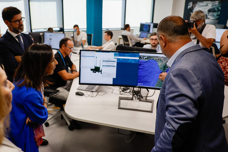 Visita de Robles al centro tecnológico de Indra en Vigo I