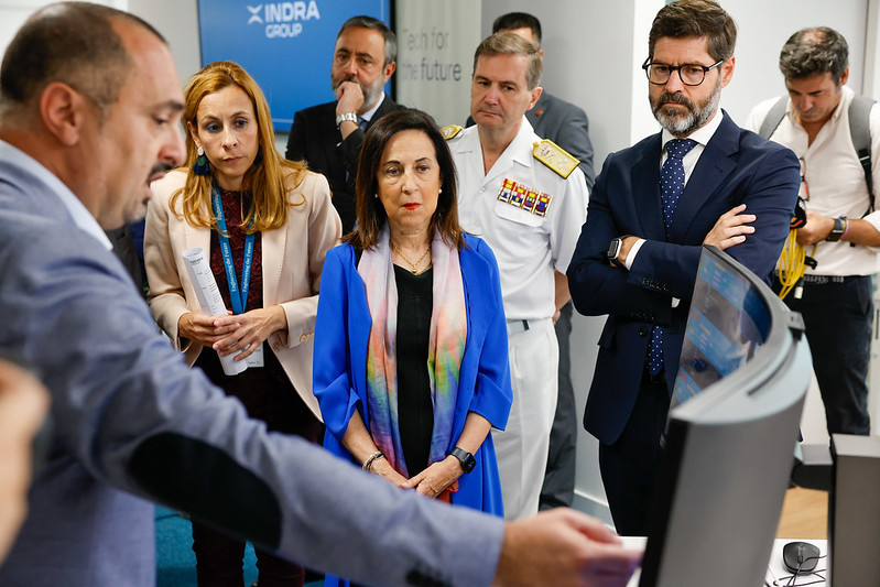 Visita de Robles al centro tecnológico de Indra en Vigo IV