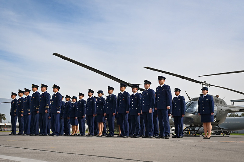 Integrantes del Grupo de Aviaciu00f3n Nu00b09 Firma FACh 002