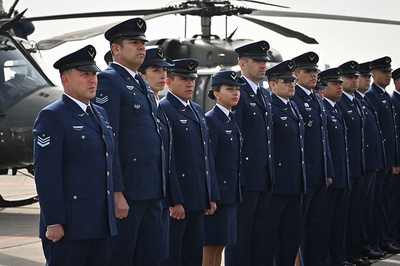 Integrantes del Grupo de Aviaciu00f3n Nu00b09 Firma FACh