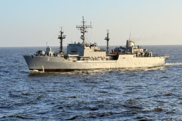 Uruguay despliega su flota para entrenar con alumnos de la Escuela Naval (39)