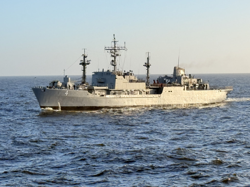 Uruguay despliega su flota para entrenar con alumnos de la Escuela Naval (39)