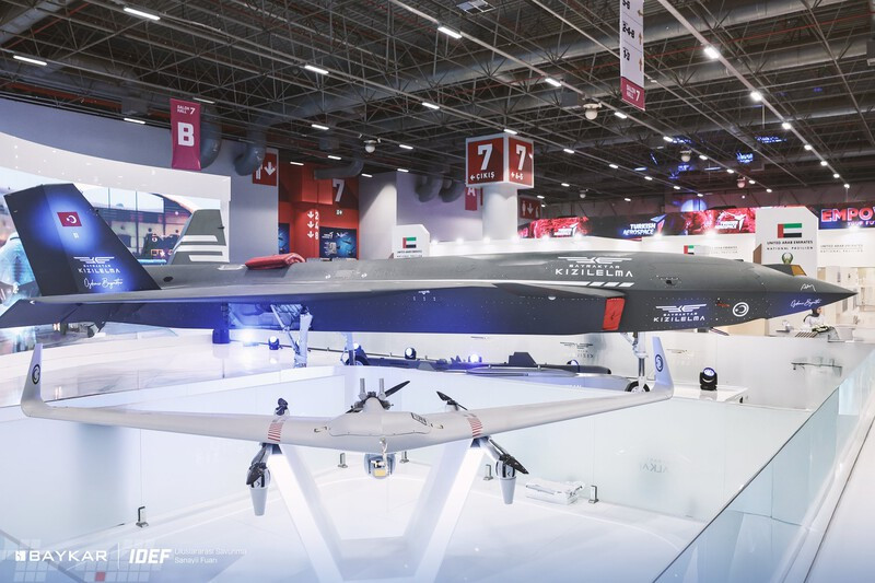 Vehículo aéreo de combate no tripulado Kizilelma en IDEF 2025 Firma Baykar 002