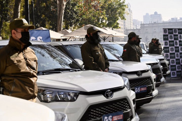 Entrega de vehículos Toyota Rayze a Secciones de Investigación Policial de Carabineros de Chile Firma Gobierno Regional Metropolitano de Santiago