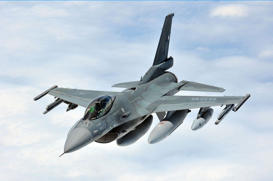 Avión de combate F 16C Block 50 del Grupo de Aviación N°3 fabricado por la empresa Lockheed Martin en Estados Unidos Firma FACh
