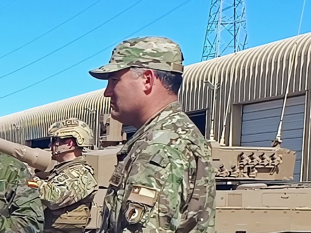 Sistema electro óptico ATS 65D de Aselsan en la torre de un Leopard 2A4 Firma Ejército de Chile