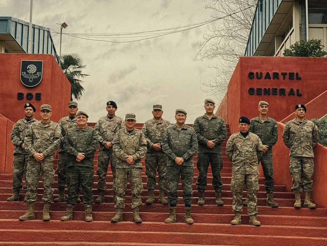 El general Amador Enseu00f1at y Berea junto el general Iturriaga en la BOE Lautaro Firma Comando de Operaciones Especiales del Eju00e9rcito de Chile