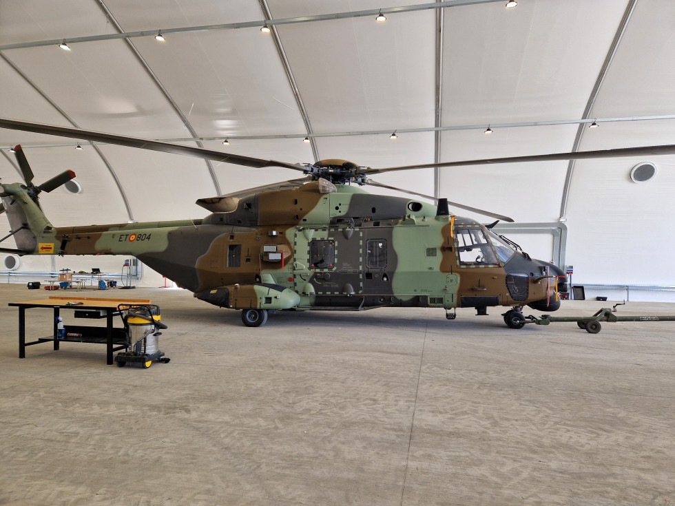Hangar para helicópteros en Letonia