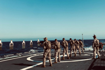 Adiestramiento de tiro a bordo el patrullero Atalaya