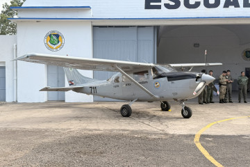El Escuadrón de Enlace de la Fuerza Aérea Uruguaya celebra 34 años de vida y exhibe modernización de aeronave (14)