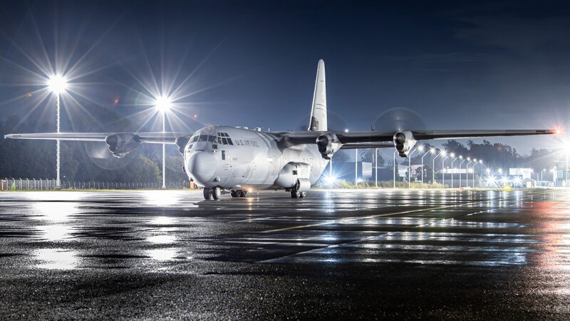 C 130J 30 Super Hercules de la USAF en el aeropuerto Carriel Sur de Concepción Firma Sebastián Fernández