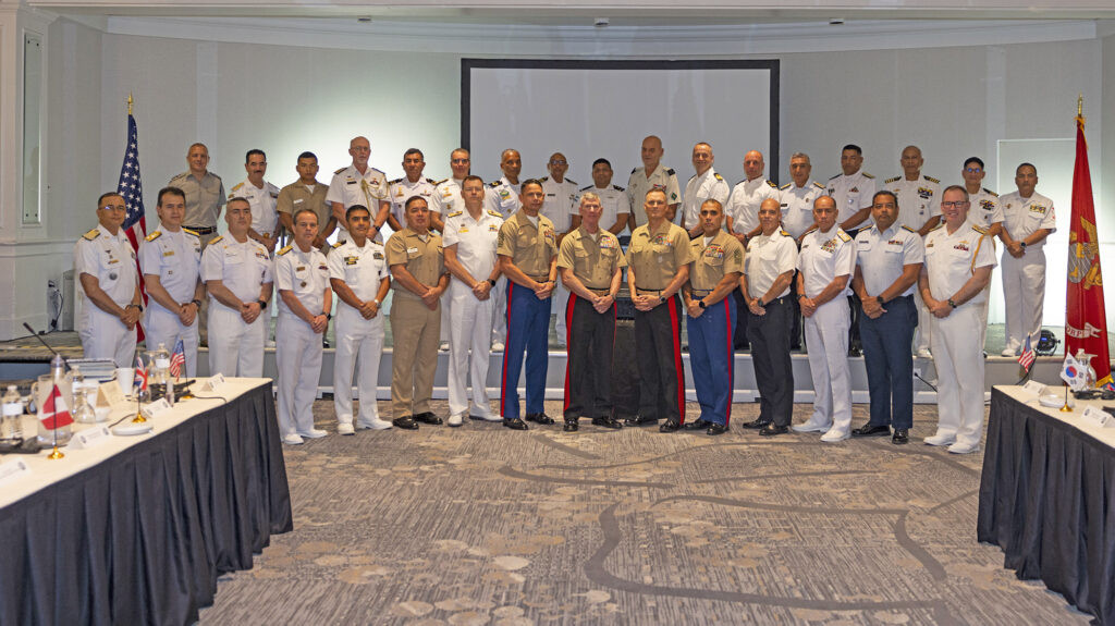 Lu00edderes de Infanteru00eda de Marina en MLAC 2025 Firma Lance Cpl. Payton Goodrich USMC