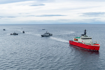 Navegación costera de buques de la Tercera Zonal en el Estrecho de Magallanes Firma Armada de Chile 007