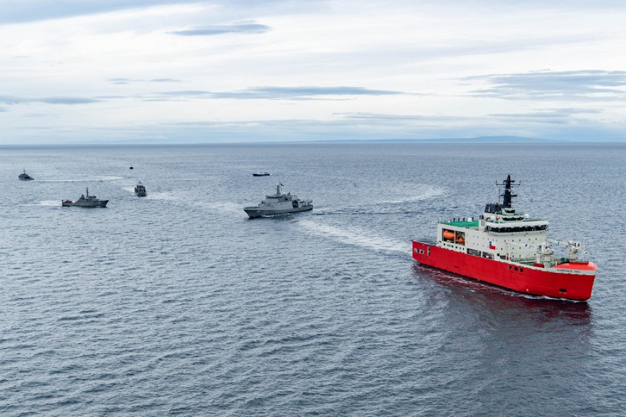 Navegación costera de buques de la Tercera Zonal en el Estrecho de Magallanes Firma Armada de Chile 007