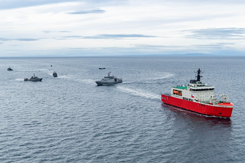 Navegación costera de buques de la Tercera Zonal en el Estrecho de Magallanes Firma Armada de Chile 007