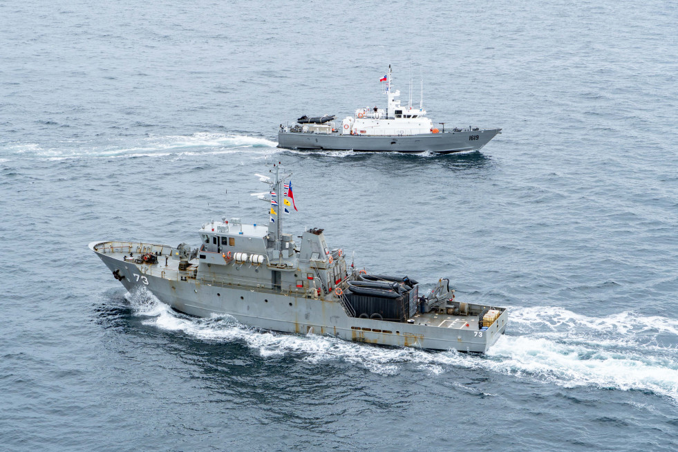 Navegación de buques de la Tercera Zonal en el Estrecho de Magallanes Firma Armada de Chile 018
