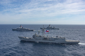 Ejercicio Passex entre la fragata FFG 11 Capitán Prat y el buque escuela Kashima  y el destructor Shimakaze de Japón Firma Armada de Chile