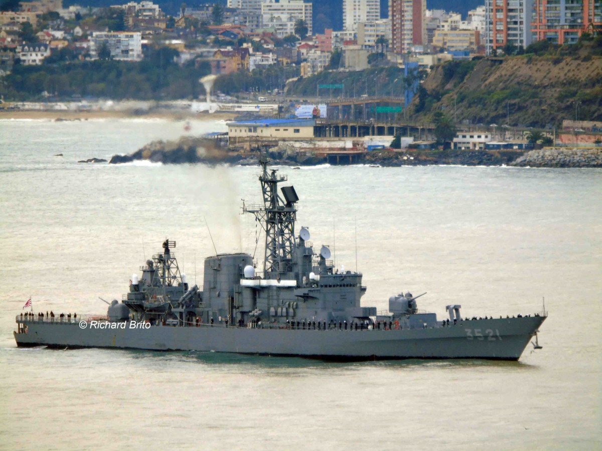 El destructor Shimakaze navegando en la bahu00eda de Valparau00edso Firma Richard Brito