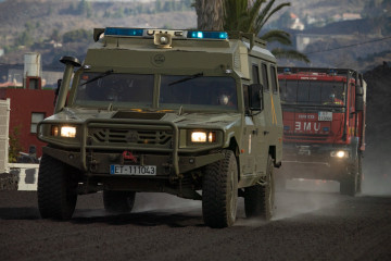 Vehículos de la UME trabajan en La Palma