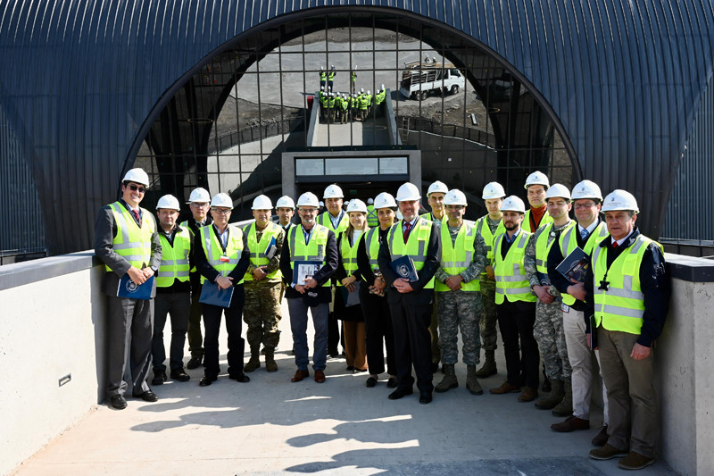 Visita de representantes de las Empresas Estratégicas de Defensa y sus filiales al Centro Espacial Nacional Firma FACh
