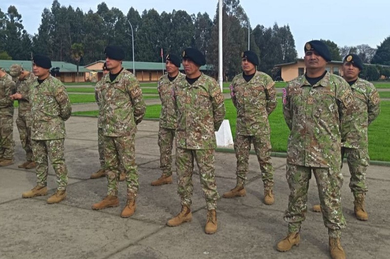 Representantes peruanos en la ceremonia de inauguración del ejercicio Southern Vanguard Firma Escuela de Montaña del Ejército del Perú 002