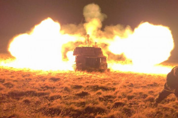Disparo de obús remolcado M109A5 del Grupo de Artillería N°5 Wood en el ejercicio Jauken 2025 Firma Ejército de Chile