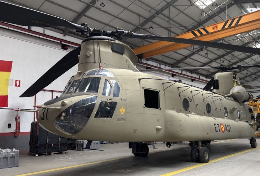 Hangar para helicópteros Chinook F en la base Coronel Maté de las Famet en Colmenar Viejo