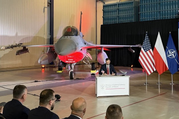 Polonia actualizará sus F 16 a la versión F 16V