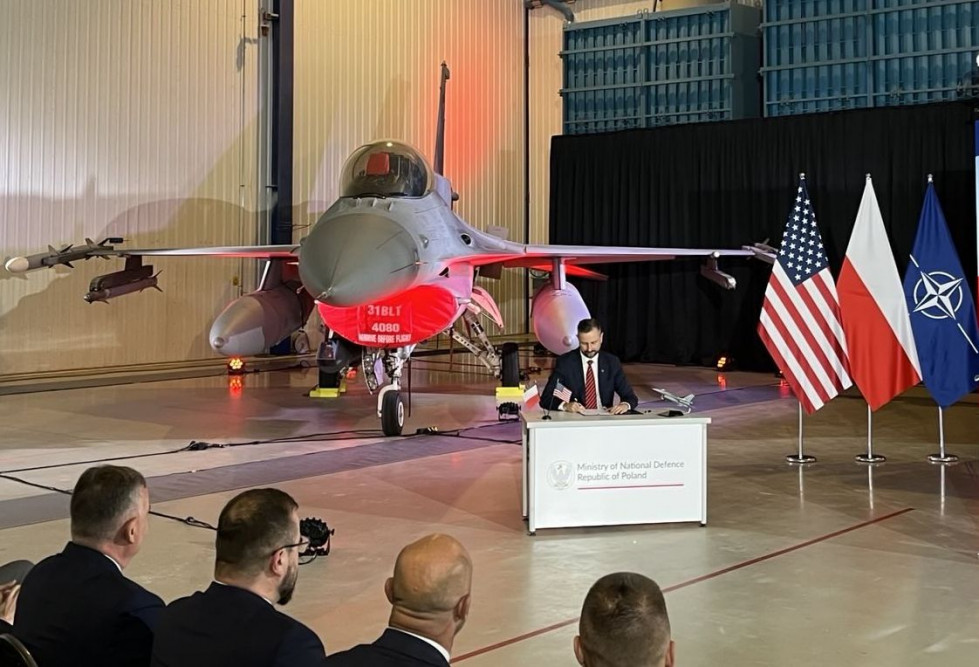 Polonia actualizará sus F 16 a la versión F 16V