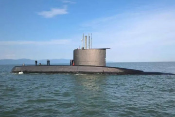 Submarino Thomson de la Armada de Chile en puerto Vallarta México Firma Excelsior 002