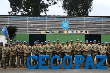 El sargento 2° Cavieres junto a los alumnos del V Curso Internacional de Auxiliar de Estado Mayor de Naciones Unidas de Cecopaz Perú Firma Estado Mayor Conjunto de Chile 002