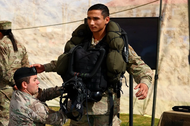 Presentación de equipamiento en la Feria de Armas, Servicios y Especialidades de la Escuela de Suboficiales Firma Ejército de Chile