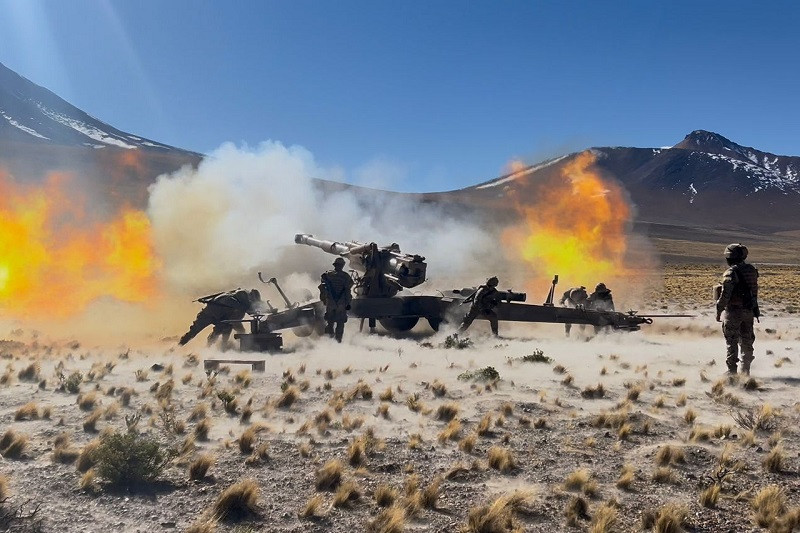 Disparo de pieza Soltam M 71 del Grupo de Artillería N°10 Borgoño de la Brigada Motorizada N°1 Calama del Ejército de Chile 004