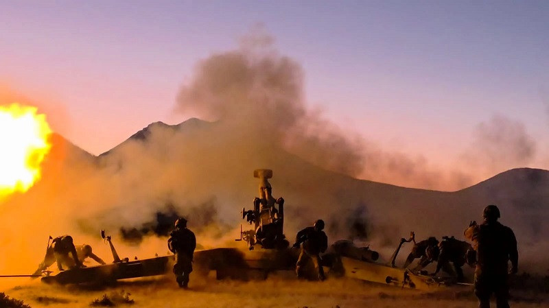 Disparo de pieza Soltam M 71 del Grupo de Artilleru00eda Nu00b010 Borgou00f1o de la Brigada Motorizada Nu00b01 Calama Firma Eju00e9rcito de Chile