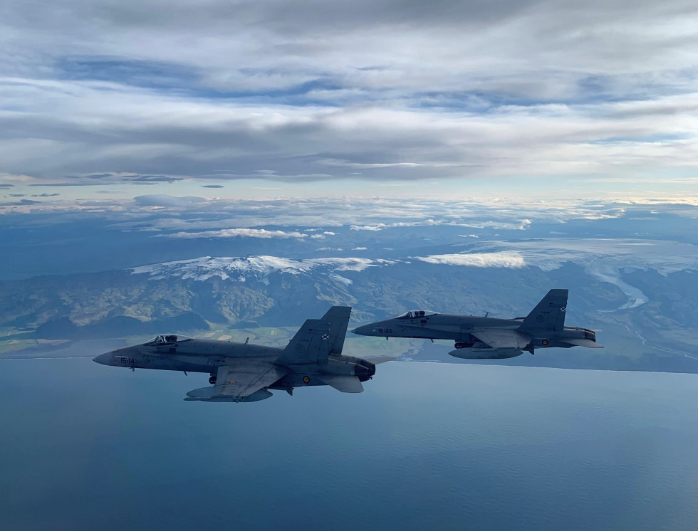 Dos F 18 vuelan sobre Islandia en labores de Policia Aerea