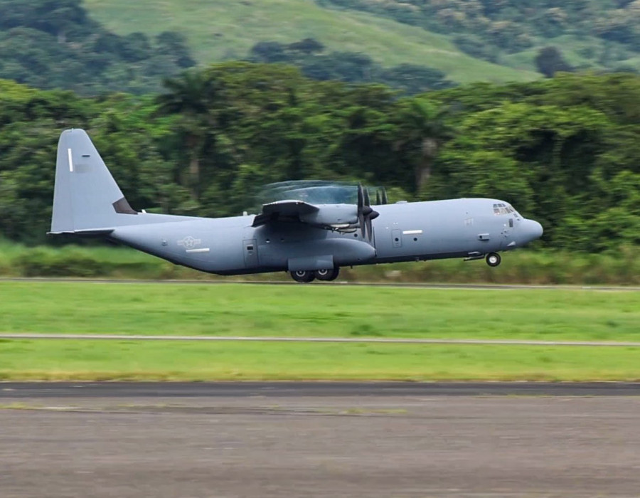 C 130 de la USAF con suministros y equipos para ejercicio de Selva en Panamá