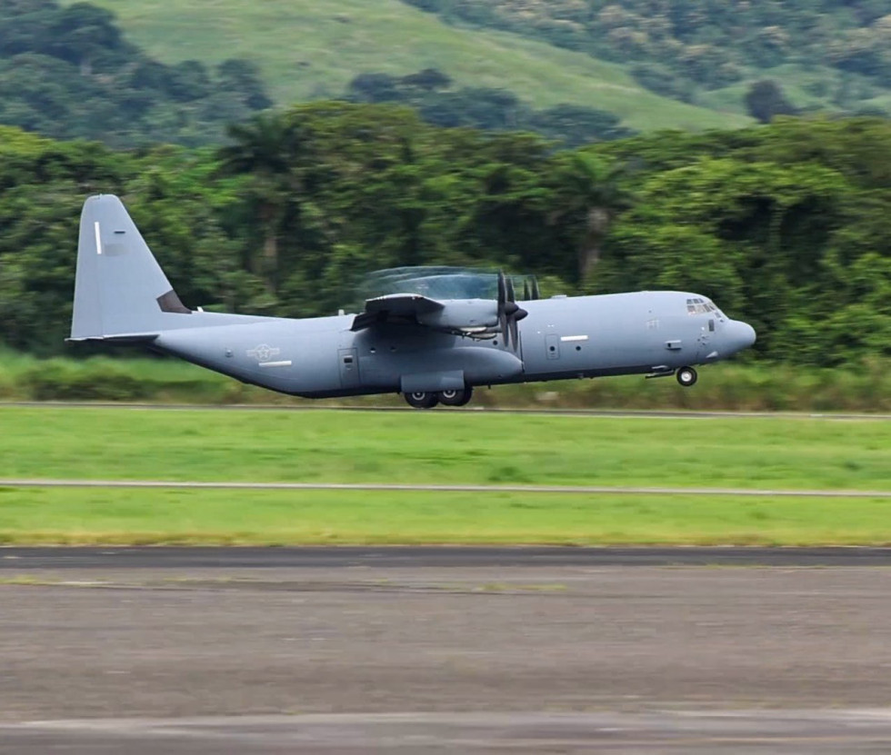C 130 de la USAF con suministros y equipos para ejercicio de Selva en Panamá