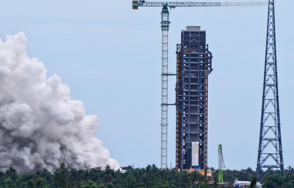China prueba con éxito el encendido estático del cohete Larga Marcha 10 que irá a la Luna