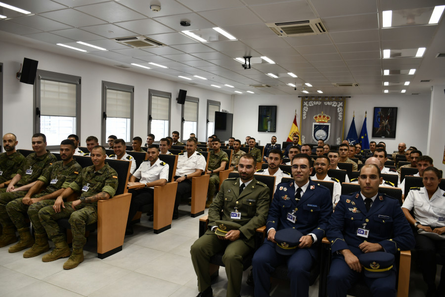 54 nuevos boinas grises para el MCCE