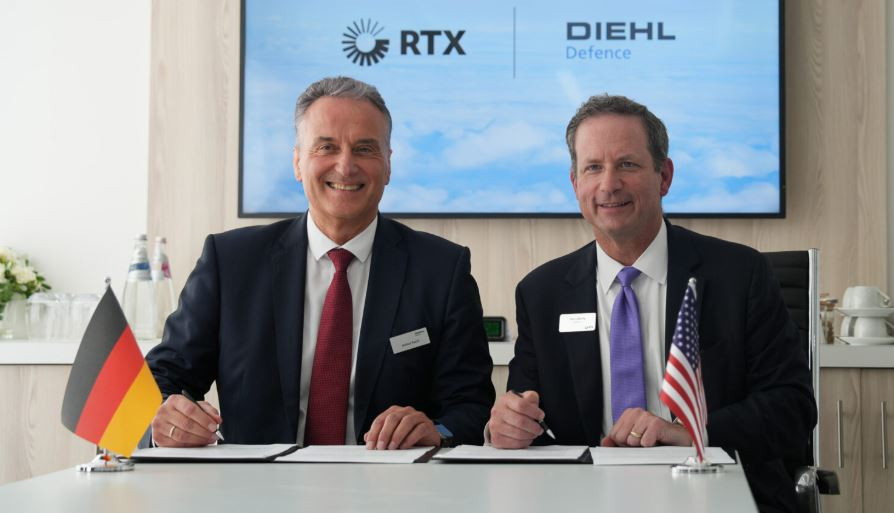 Firma entre las compau00f1u00edas Diehl Defence y RTX para la coproducciu00f3n de misiles Stinger en Europa. Foto. Diehl Defence