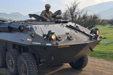 Alumnos en el curso de Conductor y Operador de carro Mowag Firma Ejército de Chile