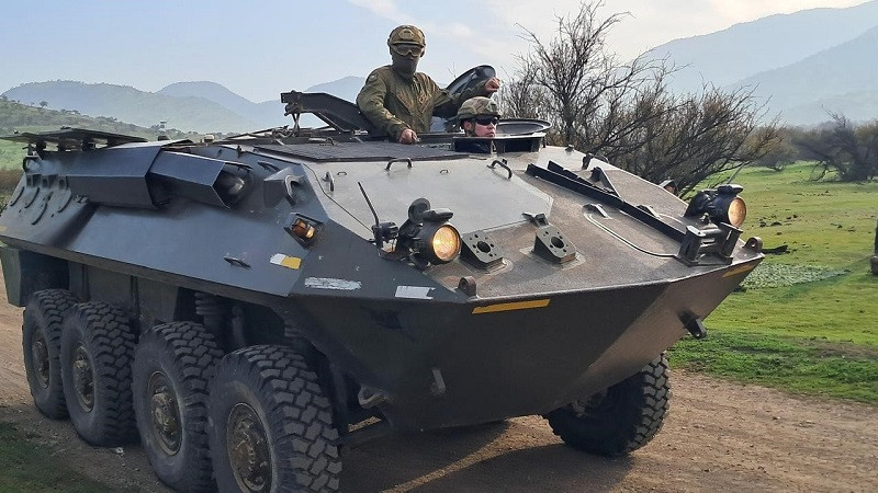 Alumnos en el curso de Conductor y Operador de carro Mowag Firma Ejército de Chile