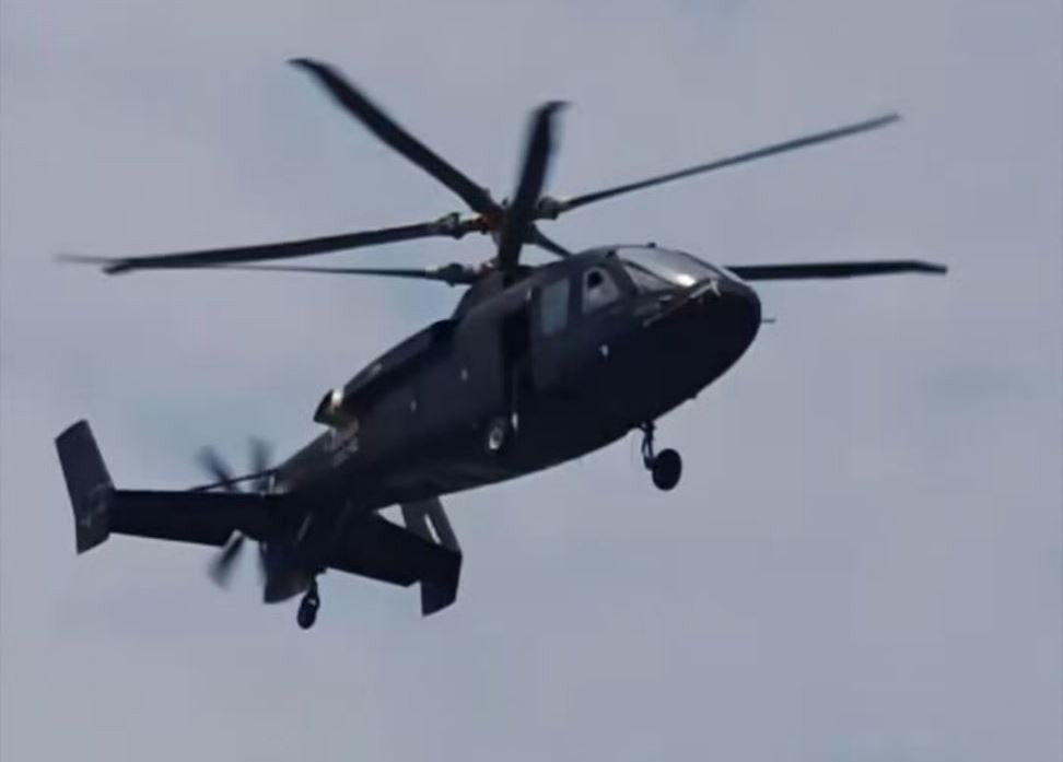 Helicóptero chino de aspecto muy similar al S 97 de la estadounidense Sikorsky. Foto extraída de la cuenta @clashreport de X