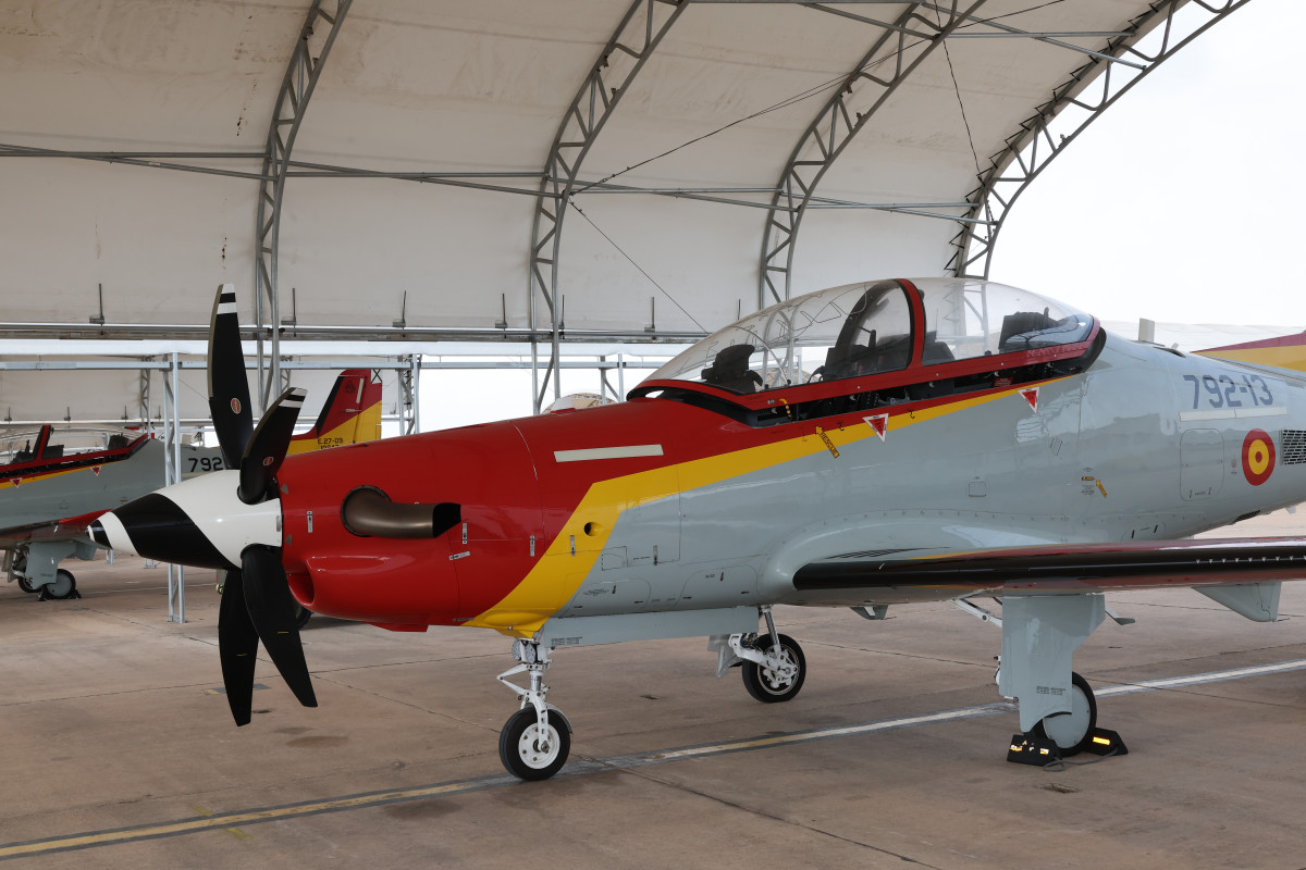 Avion Pilatus en el que se adiestran los alumnos en la Academia General del Aire. Firma MdD