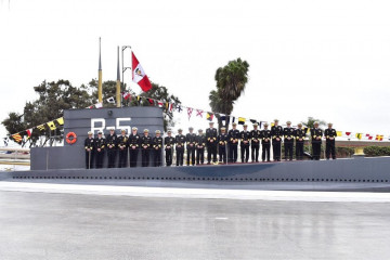 Representantes de las armadas participantes en la conferencia SCOTA 2025 Firma Commander, Submarine Force Atlantic