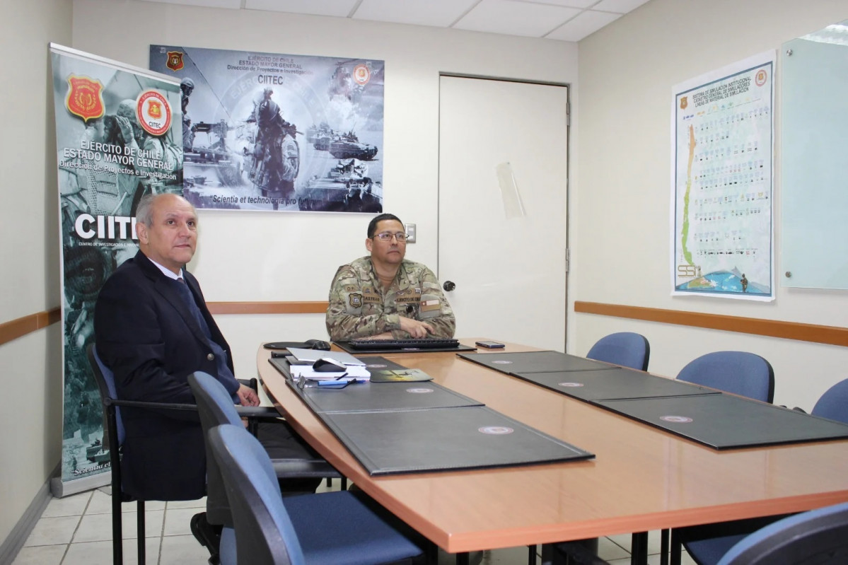Representantes del Centro de Investigaciu00f3n e Innovaciu00f3n Tecnolu00f3gica durante la videoconferencia Firma Eju00e9rcito de Chile
